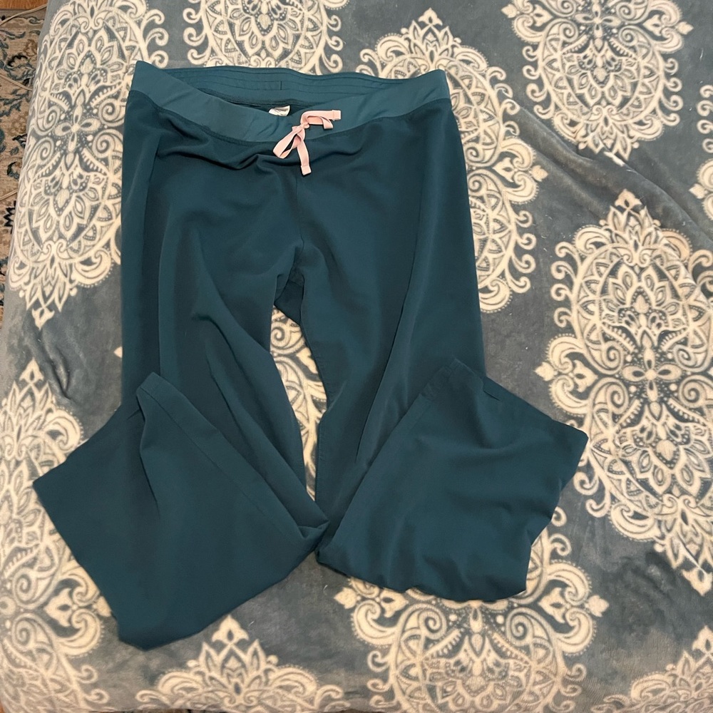 Figs scrubs XL